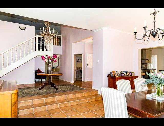 6 BEDROOM HOUSE FOR SALE IN VALLEY AREA